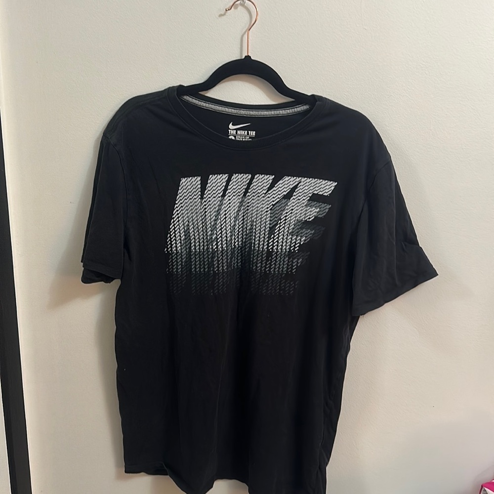 🌷2/10🌷Boys Large Nike Tee